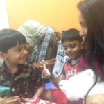 Ishika Singh Instagram - Fun time with kids ... they r so adorable ! N yes tht woman with long hair is me .... :( #lovekids #playtime #petlovers