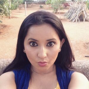 Ishika Singh Instagram - Trying to pout and looking so awful #poutface #pout