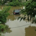 Ishika Singh Instagram - My neighbours car ...#hyderabadrains #hyderabadrains💦