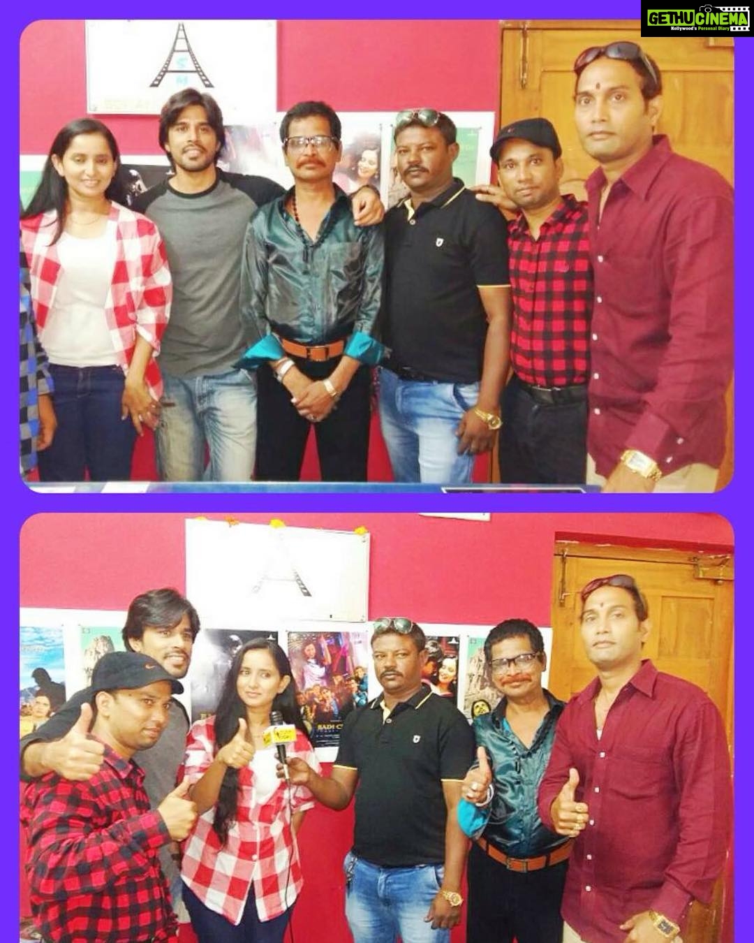 Ishika Singh Instagram - During a interview with my team #interview #press #pressevent #media #filmmaking #filmshoot #filmpromotions #promotions #badichowdi