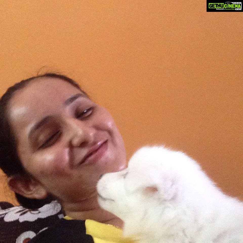 Ishika Singh Instagram - No makeup #nomakeup #nomakeupmakeup #łazy #athome #puppylove #puppydog #pet