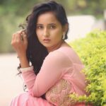Ishika Singh Instagram - Am so confident don't know why Lolz #actorslife #actor #shooting #confident #actor