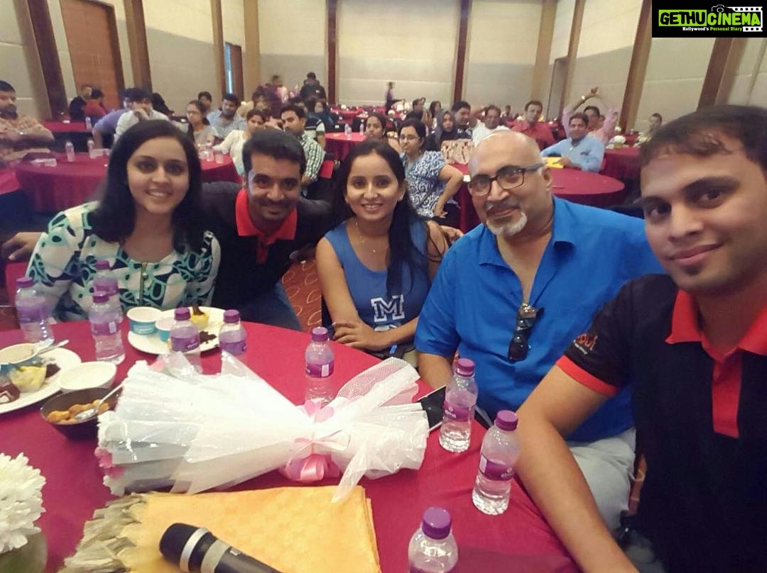 Ishika Singh Instagram - Selfie with foodies ... @chefpuneetmehta #hyderabadfoodiesclub #hyderabadfoodie