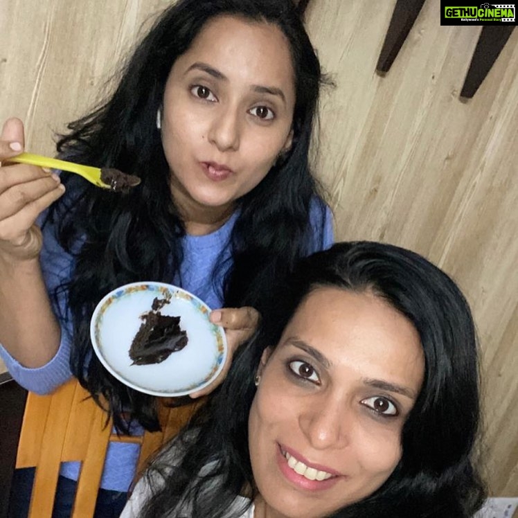 Ishika Singh Instagram - Thanks for coming home and celebrating Nilesh’s bday . God bless u Shresth and u guys will b missed when u r in mumbai . #friends #friendzone #friendscomingover