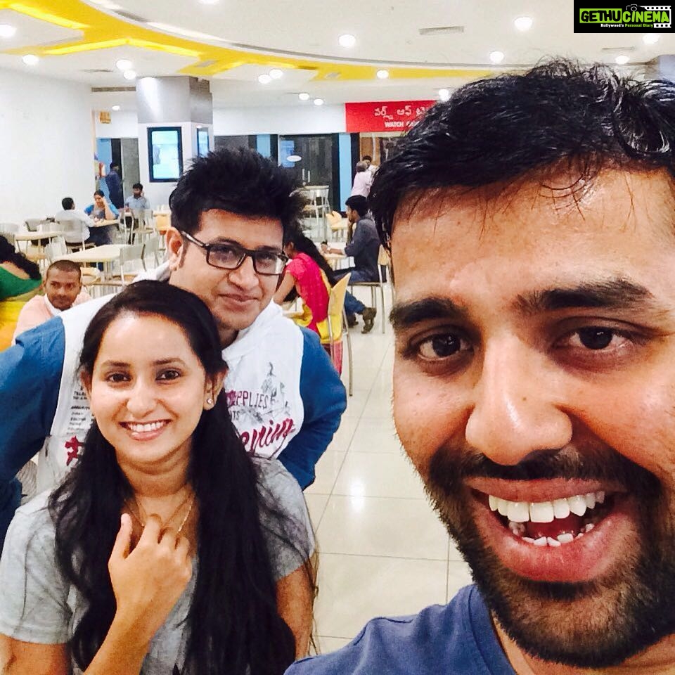 Ishika Singh Instagram - With family n friends ....