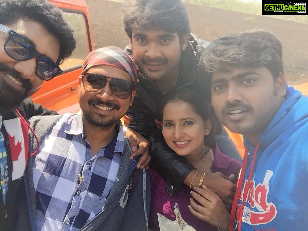 Ishika Singh Instagram - These guys always make me smile at work ... N help me to get the best out of me ! My boys gang 😘🌟🌟😘🌟