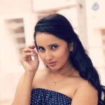 Ishika Singh Instagram - With this expression I guess I can try for vamp roles in Telgu films #telgufilms #telgufilmindustry #tollywoodactor once an actor always an actor 😜#acting #actorslife