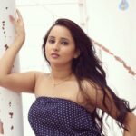 Ishika Singh Instagram – Modelling pose …