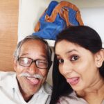 Ishika Singh Instagram - At sutradhar... ! Sir corrects my dictions n helps me to understand lines n grow as actor ! Sutradhar .....every time I visit this place I learn something new always .. Which helps me to grow as a an actor, a performer n evolve myself as a better person ! apart from all this ... I also involve in lots of madness which is very well evident from the pic ! #sutradhartheatre #sutradhar #vinayvarma #acting #actingschool #actorslife #actorsplayhouse #actorsinthemaking