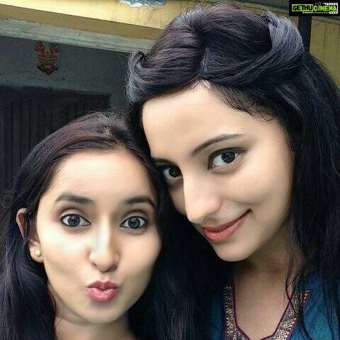Ishika Singh Instagram - Shivani ... Good actor n straight person ! Like talking to her !