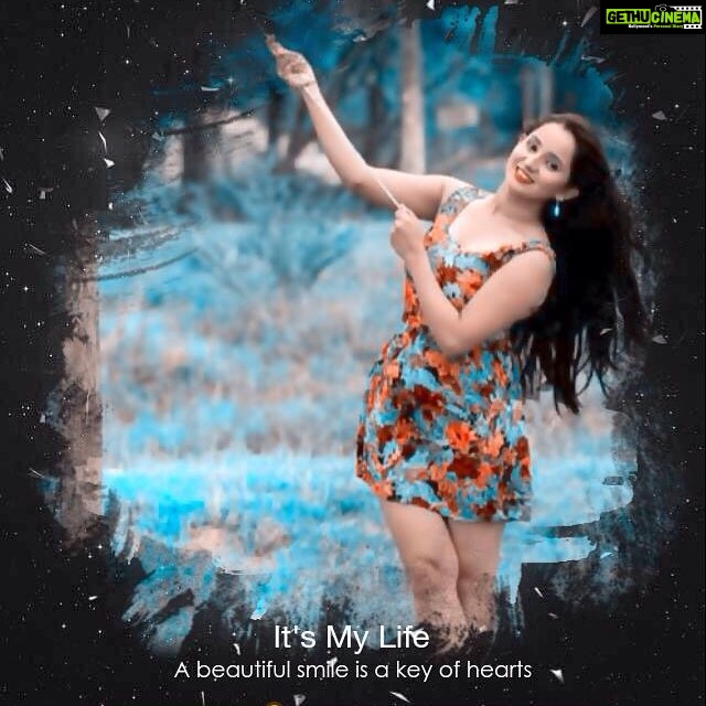 Ishika Singh Instagram - Thanks to vishal ... @vishalraaga #happiness #artistlife #photooftheday #photoshoot #shooting #makeup #beautifulplace #colorful #frozenheart #loveit