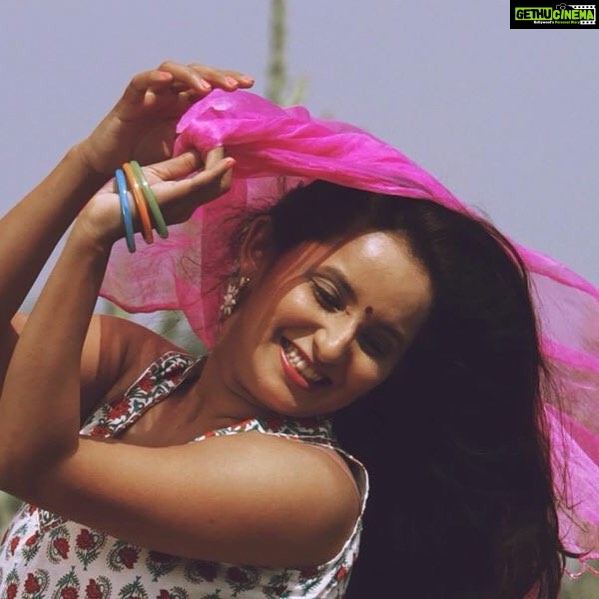Ishika Singh Instagram - #cinematic #smiling #deepinsidemyheart #embracethepain #embracelife #actingsilly #actorslife