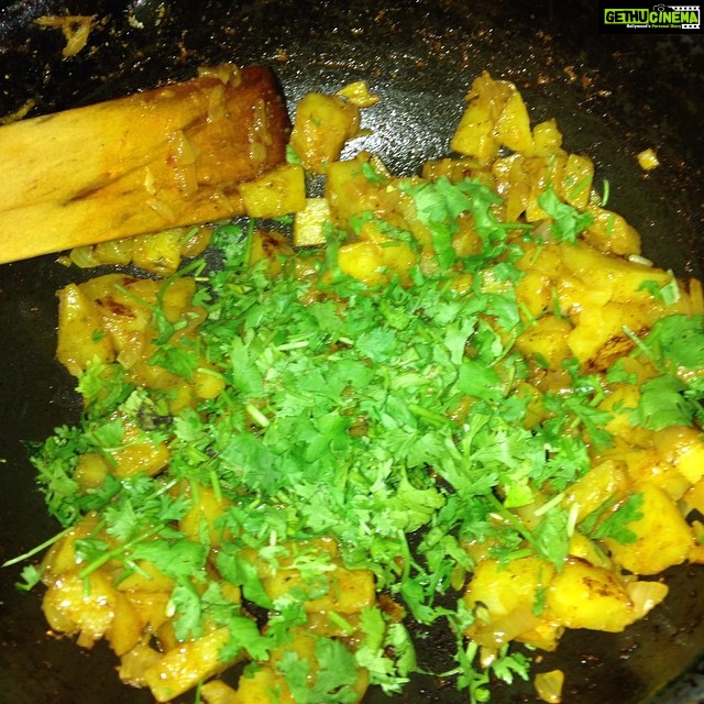 Ishika Singh Instagram - Aloo curry for dinner