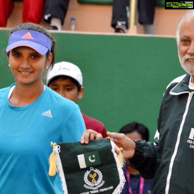 Ishika Singh Instagram - No wonder why i hate her ! Holding a pak flag ... Never seen her holding Indian flag !
