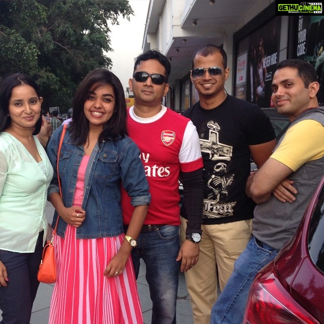 Ishika Singh Instagram - The sushi gang .. Yes put gang name is sushi