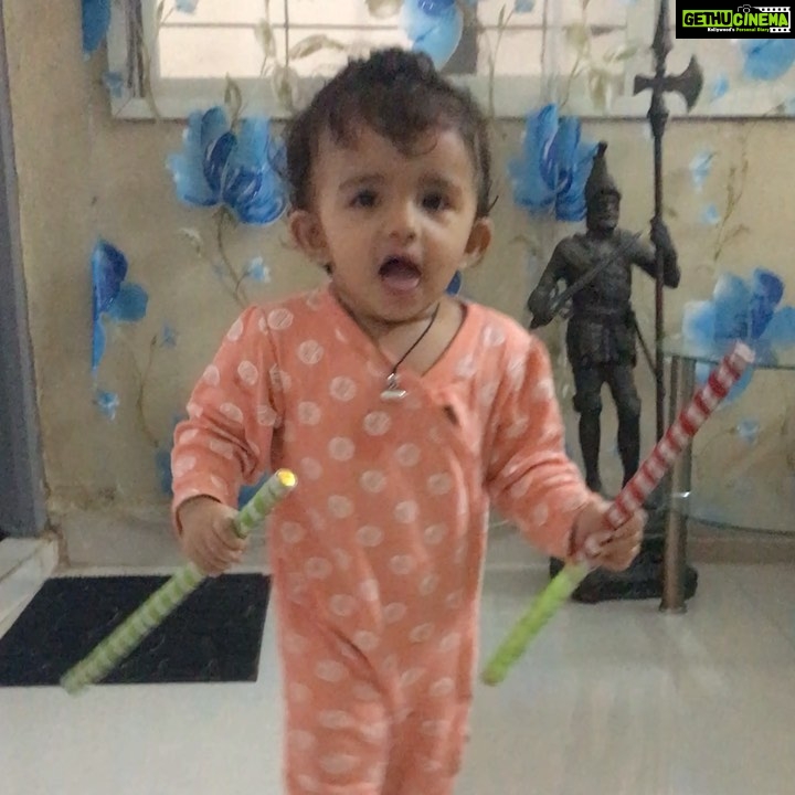 Ishika Singh Instagram - And our dandiya preparations begin ..... all set for Navratri #dandiyapreparations #dandiyarehearsals #playingwithsticks #dancingwithsticks #dandiyasticks #dandiyanights #babygirl #pari #pyaaripari #babiesofinstagram #cutebabies #mybabygirl #dancingbabies
