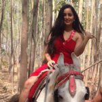 Ishika Singh Instagram - Cropped horse ds time ;)