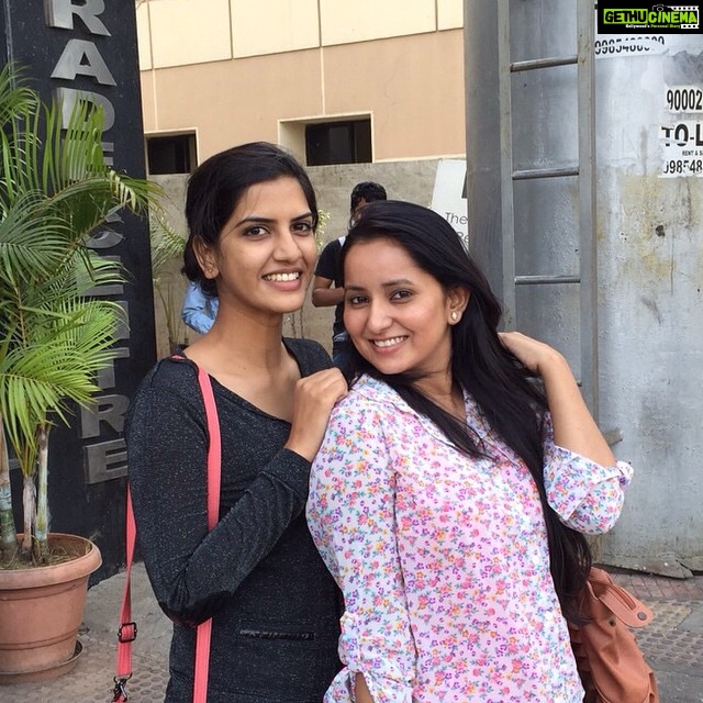 Ishika Singh Instagram - Lunch with friends
