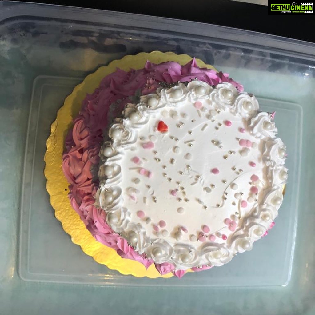 Ishika Singh Instagram - My baby turns one ... called couple of kids but ordered huge cake .... 🙃 #birthdaycake #birthdaygal #birthdaycupcakes #birthdaycelebrations #pinkandwhitecake