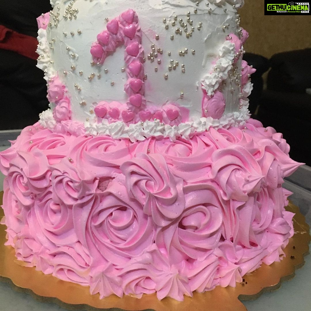 Ishika Singh Instagram - My baby turns one ... called couple of kids but ordered huge cake .... 🙃 #birthdaycake #birthdaygal #birthdaycupcakes #birthdaycelebrations #pinkandwhitecake