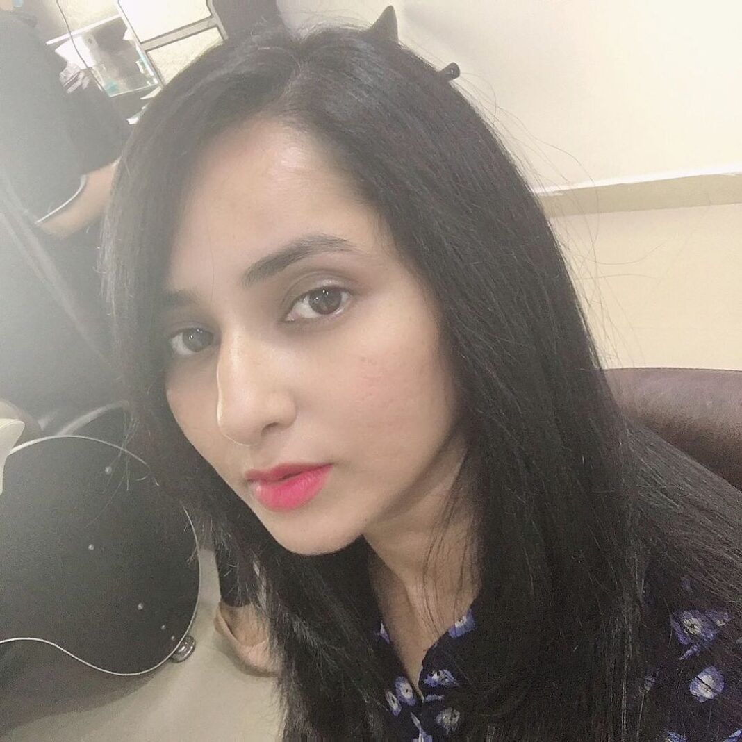 Ishika Singh Instagram - New look , new hair cut 💇‍♀️. Loving my self . Once in a while self pampering is must . Thanks Anand #haircut #newhaircut✂️ #haircutafteralongtime👱🏻✂️ @beyouncehairandbeautystudio