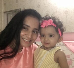 Ishika Singh Instagram - This gal she stole my heart 💓... she is super amazing and am abundantly lucky n a as thankful to god bcoz he choose me to b her mommy 🙏 ..love u to moon and back Pari #thankfulness #loveyoutomoonandback #thankfulgratefulblessed #blessedtobemom #momandbaby #babygirl #babylove