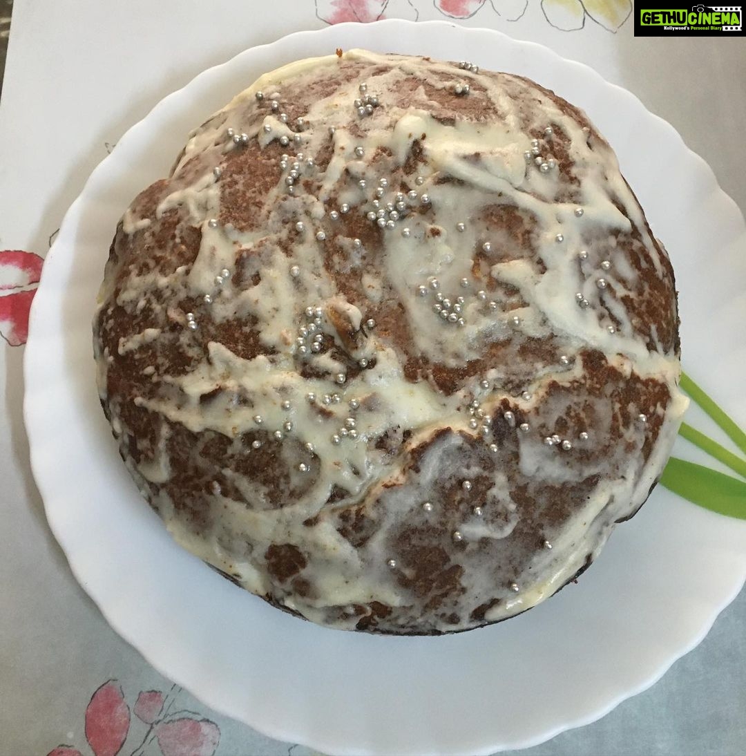 Ishika Singh Instagram - Baking on ... and this time itโs carrot ๐ฅ walnut cake ๐! Am sure next time I will b much better .... thanks for all my loving friends who encouraged me to bake #bakingfromscratch #bakinglove #bakingtime #carrotcake #carrotwalnutcake #bakingmakesmehappy @mini.nair.5876 @deeptin29