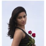 Ishika Singh Instagram - Pale expression I agree Bt i like d flowers ;)