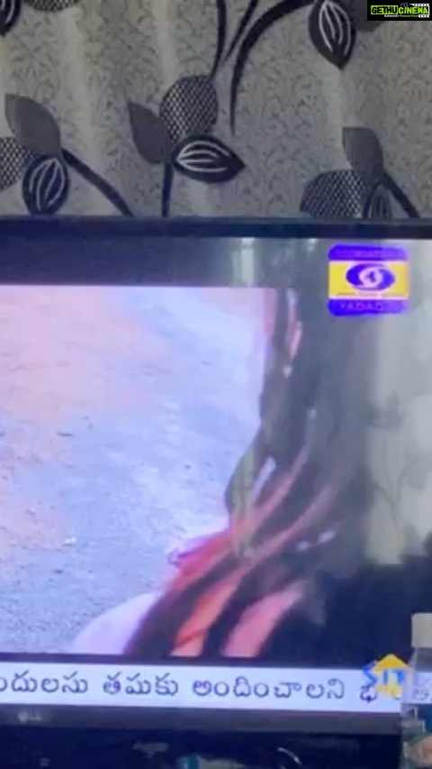 Ishika Singh Instagram - As we all r chilling at home ... my friend sent me this old clip which I did for Doordarshan... it was a great experience working for Doordarshan ...
