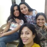 Ishika Singh Instagram - Happiness is meeting old friends after a long time ....and feeling that nothing has changed ! #friendstime #fourfriends #coffeetime