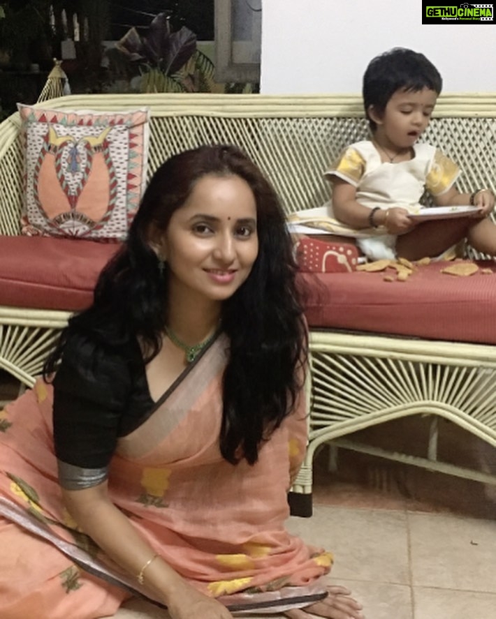 Ishika Singh - 240 Likes - Happy onam to everyone . As I was busy posing next to onam flower decor my baby gal was busy eating Kerala famous banana 🍌 chips . #onamsaree #onamdress #onamspecial #onamfestival #onam2021
#onamfestivalcelebration #onamflowercarpet #babyandme #momanddaughter #pari