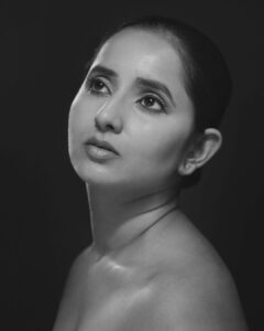 Ishika Singh Instagram - Derz is something about black and white photography which is sets it apart from colour ones . One can see the soul of person in bnw and in colour u get distracted with too many things ... any time bnw.. having said that ..wonder why Rajesh next movie is called colour photo ??? @sairazesh #blackandwhitephotography #blackandwhitephoto #blackandwhite_perfection #blackandwhite_art  #tollywood #tollywoodactress #actorslife🎬 #actoratwork #actorheadshots #telugufilmnagar #telugufilmindustry #colorphoto #colourphotomovie