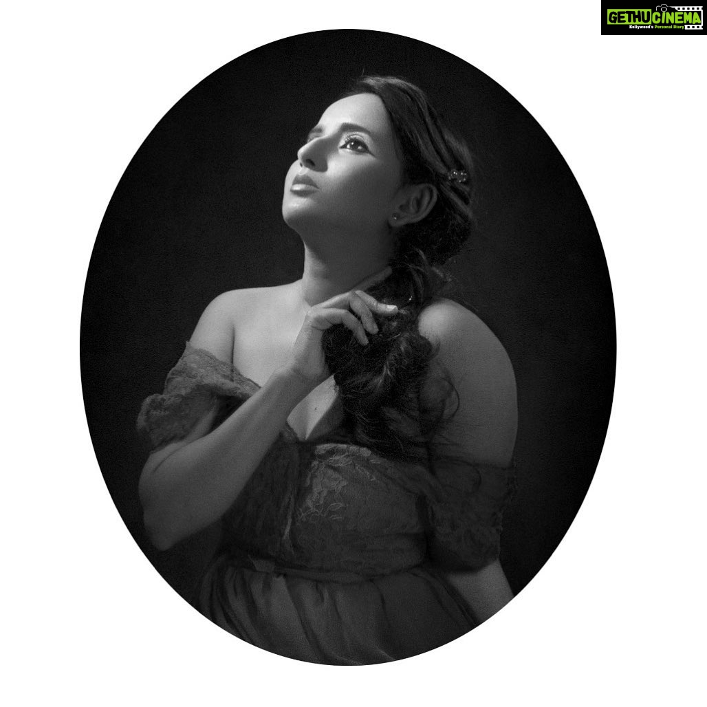 Ishika Singh Instagram - Elegance is not catching somebody's eyes, it's staying in somebody's memory - Giorgio Armani #eleganceisanattitude #elegance #blackandwhitephotography #photographyart #actresslife #actorslife🎬 #actoratwork #tollywoodactress #telugufilmnagar