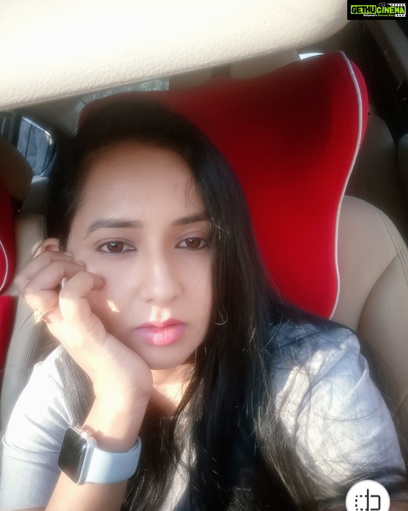 Ishika Singh Instagram - Pensive 🤔 during the traffic jams ... #trafficjams #pensivemood #pensively #whattodowhenbored #trafficjamselfie