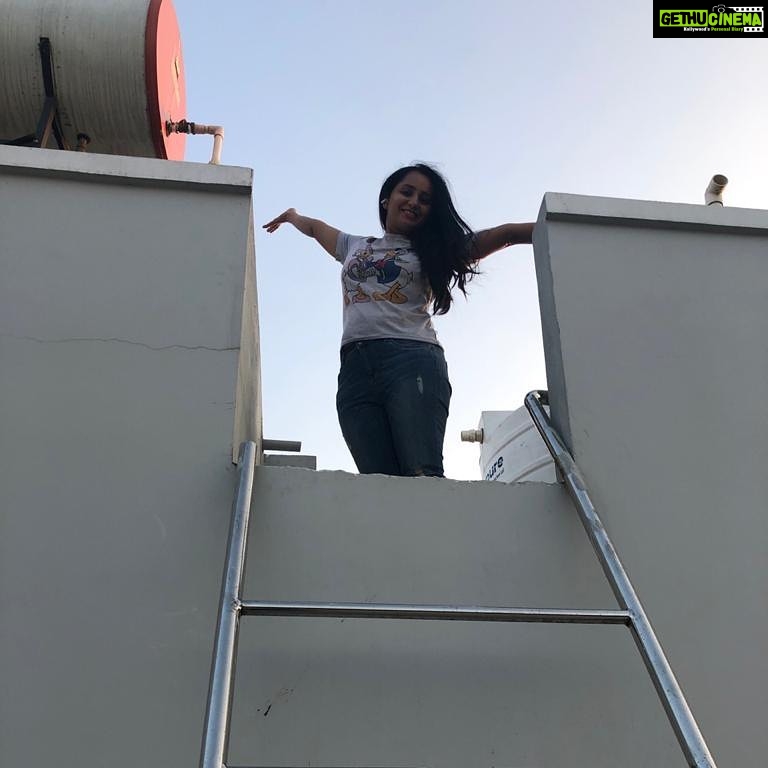 Ishika Singh Instagram - On top of world or on top of roof ... lolz π letβs conquer roof first then we can think of world π what say ;) #rooftop #jumpingonrooftops