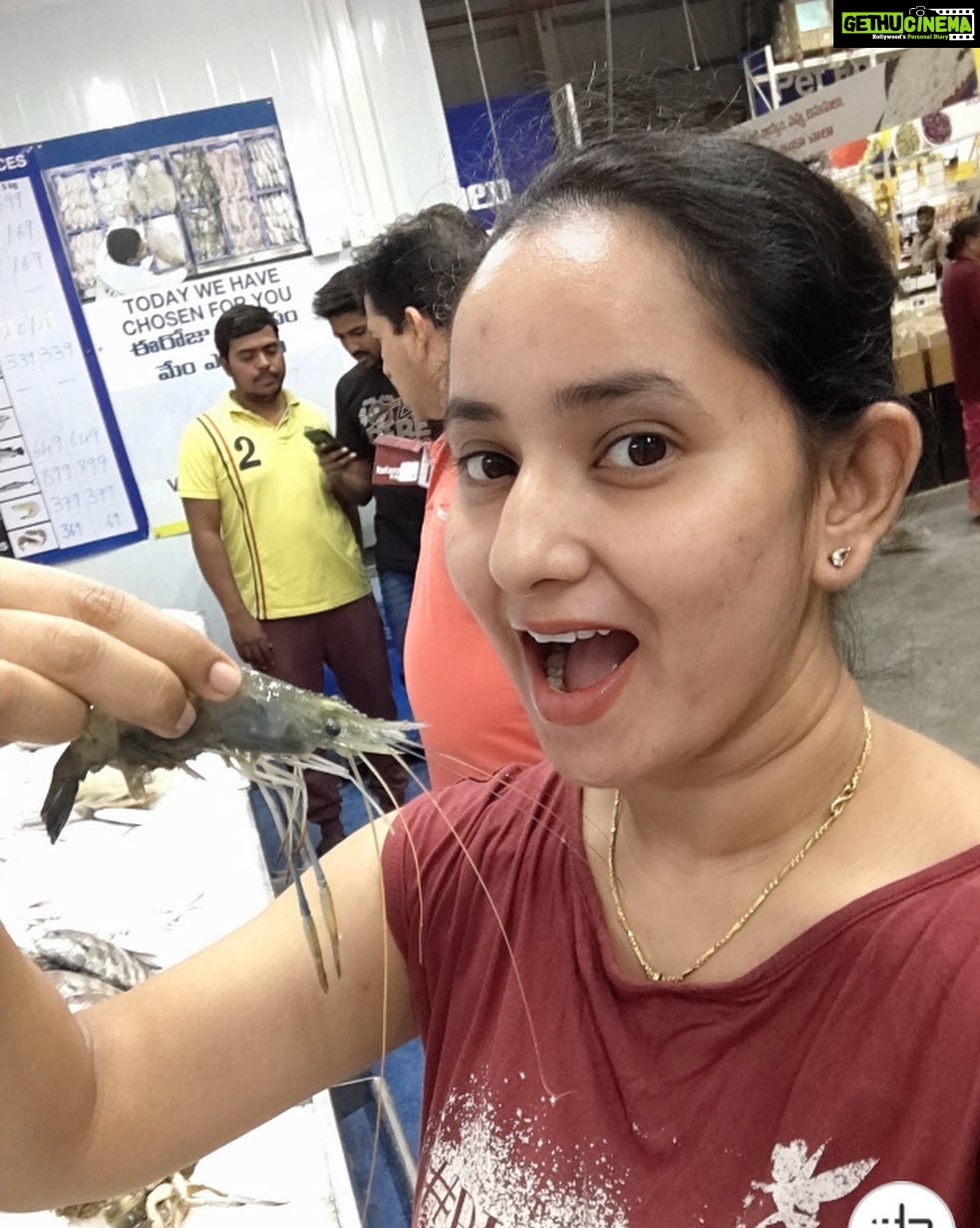Ishika Singh - 277 Likes - Went for sea 🌊 food shopping 🛍... I can’t tell u how happy I feel when I see those fishes in fish 🐠 market ... #fishmarket #fishmarket #fishing #fishlover