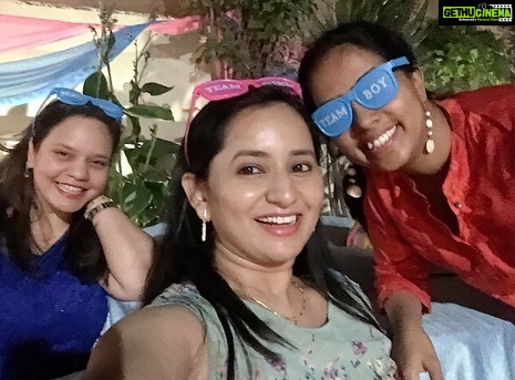 Ishika Singh Instagram - Team girl vs team boy 👦 lovely evening ... #babyshower #babyshowerparty #momsandbaby #friends_moms #partyparty #steppedoutafterages #gettingbackontrack #gettingbetter