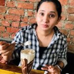 Ishika Singh Instagram - Guilt free indulgence... coffee flavour ice cream 🍦 #chocofrappe #coffeecup