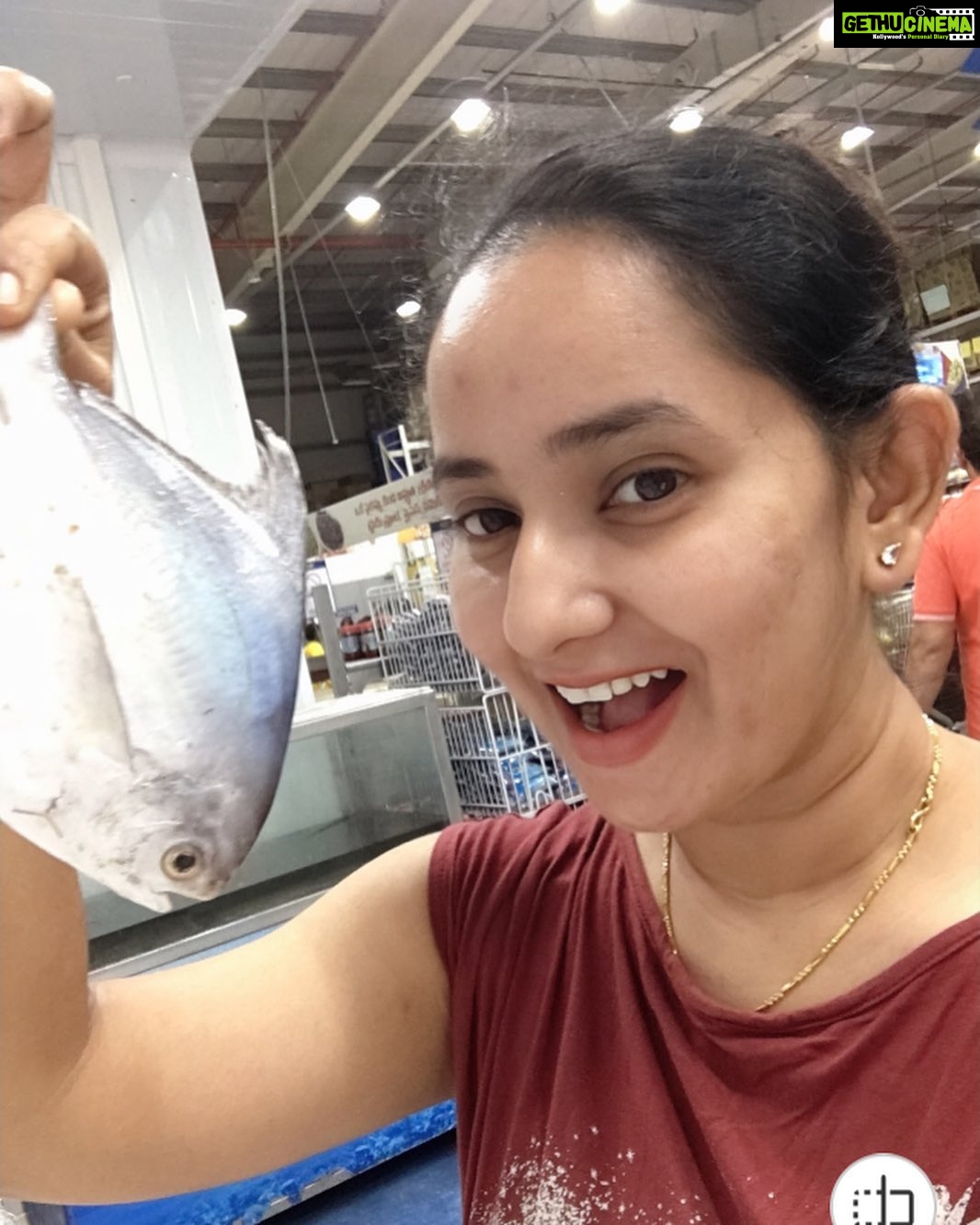 Ishika Singh - 277 Likes - Went for sea 🌊 food shopping 🛍... I can’t tell u how happy I feel when I see those fishes in fish 🐠 market ... #fishmarket #fishmarket #fishing #fishlover