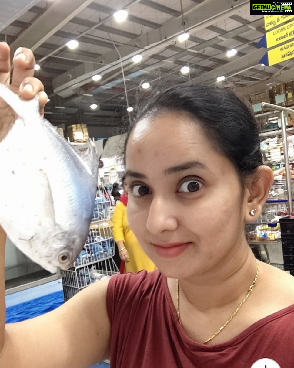 Ishika Singh - 277 Likes - Went for sea 🌊 food shopping 🛍... I can’t tell u how happy I feel when I see those fishes in fish 🐠 market ... #fishmarket #fishmarket #fishing #fishlover
