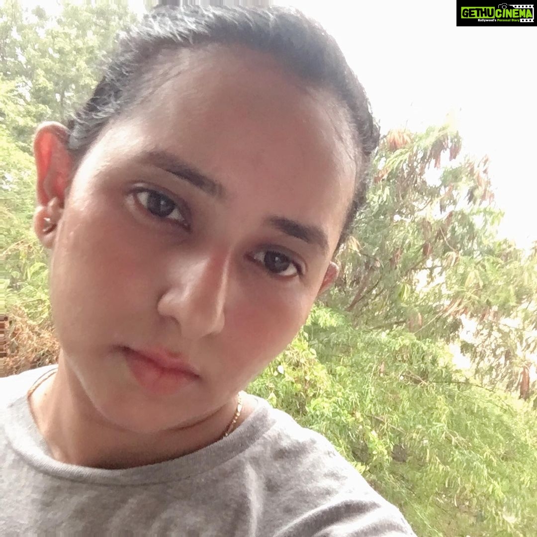 Ishika Singh - 263 Likes - No filters ... no makeup , after 9kms of walk cum jog... this how one looks . #healthylifestyle #walking #walktolooseweight #healthybodyhealthymind #workoutmotivation #workoutroutine #enjoyingthemoment #selfietime #selfieafterworkout
