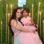 Ishika Singh Instagram - Went to her sisters bday party but couldn’t resists holding her ...#babygirl #babylove #babiesofinstagram #girly #lovelybabies #lovelybabygirl #firstbirthdayparty #firstbirthday