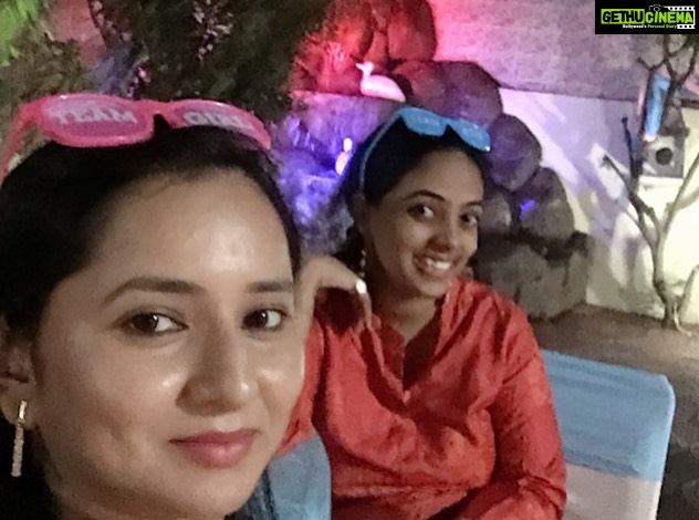 Ishika Singh Instagram - Team girl vs team boy 👦 lovely evening ... #babyshower #babyshowerparty #momsandbaby #friends_moms #partyparty #steppedoutafterages #gettingbackontrack #gettingbetter