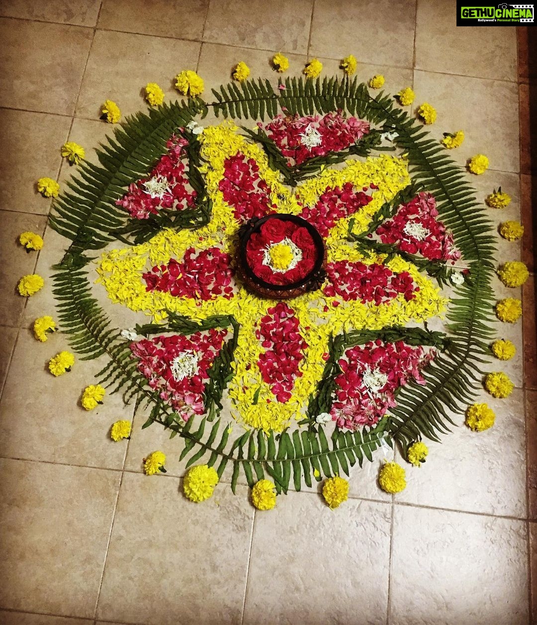 Ishika Singh Instagram - Happy onam to all :) #onam2019 #happyonamtoall😊🌻🌼 welcoming king 👑 mahabali #kingmahabali