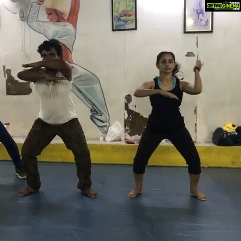 Ishika Singh Instagram - One week plus rehearsals for perfection on sets ... we practised every step for atleast 50 times . #telugufilmnagar #telugufilmindustry #dancerehearsal #songreharsal #actoratwork #actorslife🎬 #kobbarimatta