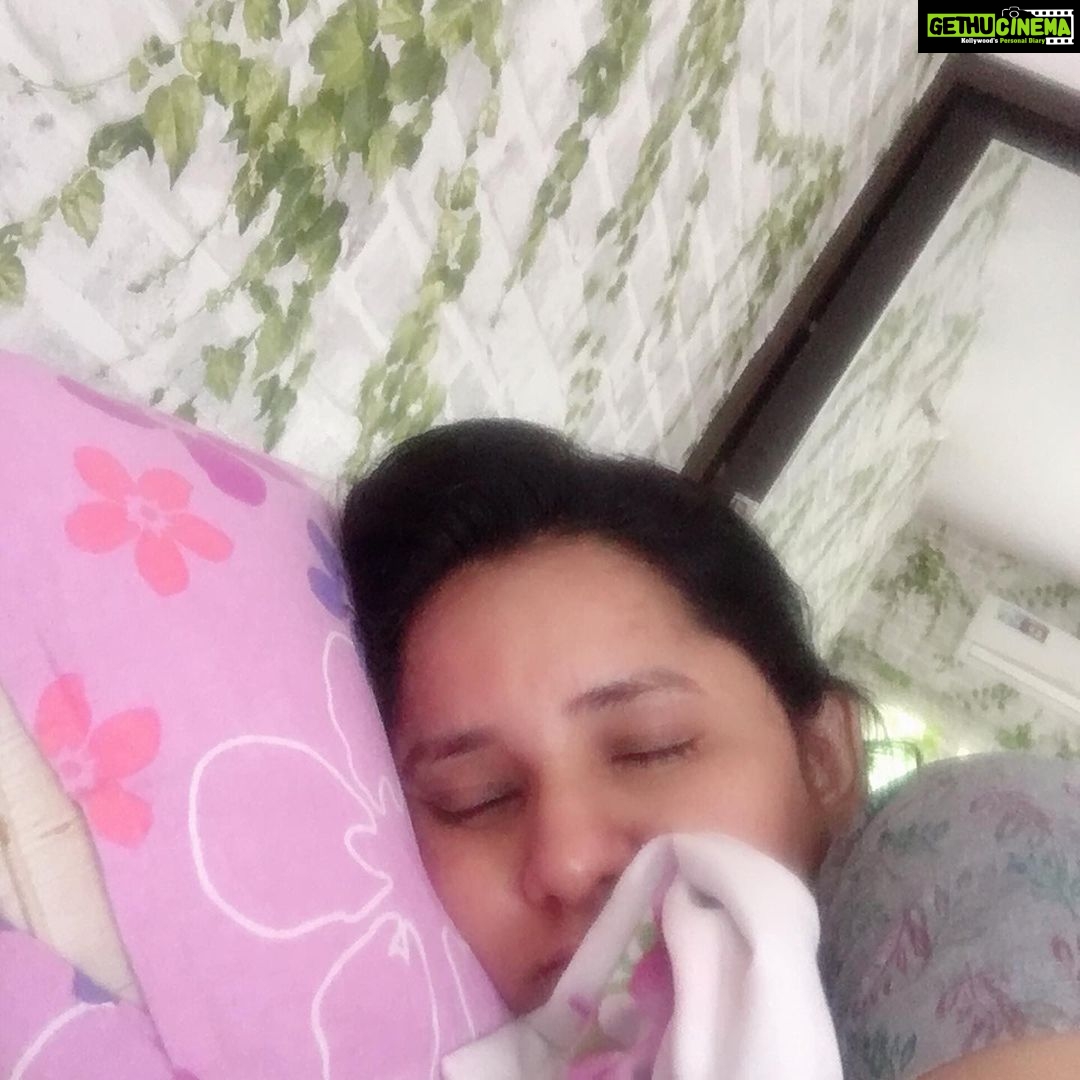 Ishika Singh Instagram - As my team is watching FDFS of kobbarimatta and I enjoy my bday sleep and refuse to get out of bed 🛏 #kobbarimatta #kobbarimattaonaug10 #kobbarimattareleasetrailer #filmindustry #telugufilmnagar #telugufilmindustry #tollywood #birthdaylove #birthdaysleepover
