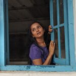 Ishika Singh Instagram – Started posing again … pic courtesy @shirinsriram without makeup face n made up mind … #brownies #brownhues #randomclick #throughthewindow #onceanactoralwaysanactor #actorslife #actorslife #actorslife🎬 #tollywood #telugufilmnagar