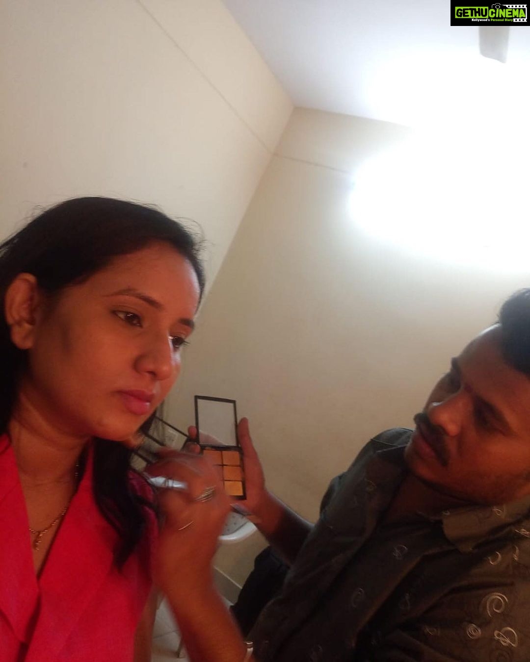 Ishika Singh Instagram - Getting ready ... best part of show bizz #actoratwork #actorslife🎬 #filmmaking #telugufilmnagar #telugufilmindustry #actorgettingready