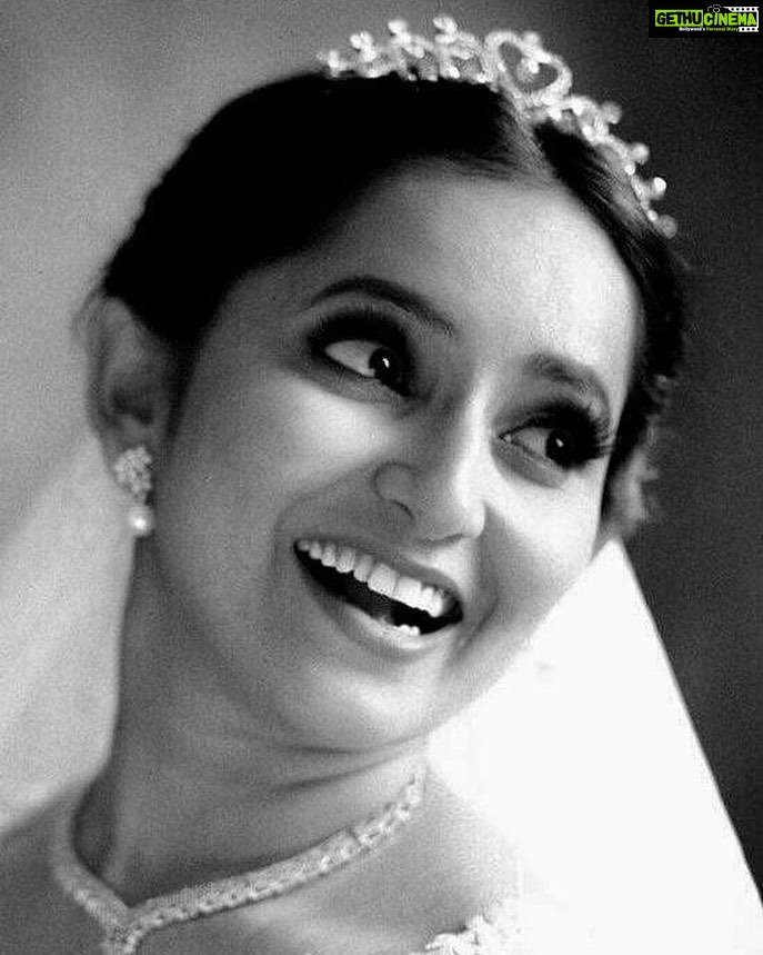 Ishika Singh Instagram - There is something in black and white images which makes them look classy and sassy at the same time #telugufilmnagar #actorslife🎬 #telugufilmindustry #actoratwork #blackandwhitephotography