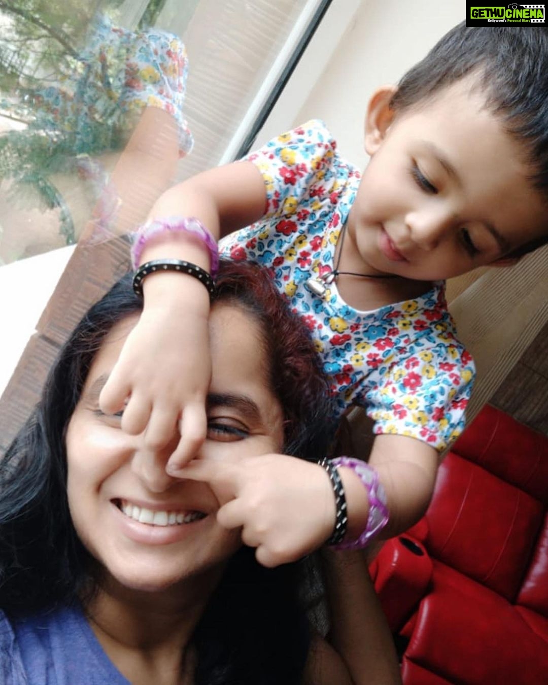 Ishika Singh Instagram - As your mother Pari I promise that I will always be in one of the 3 places …. In front of you to cheer you on , behind you to have your back on or next to you so you aren’t walking alone . #motherdaughter #motheranddaughter #momslove #momspromise #mybabylove #mylife #alwaysandforever #pari #pariopari